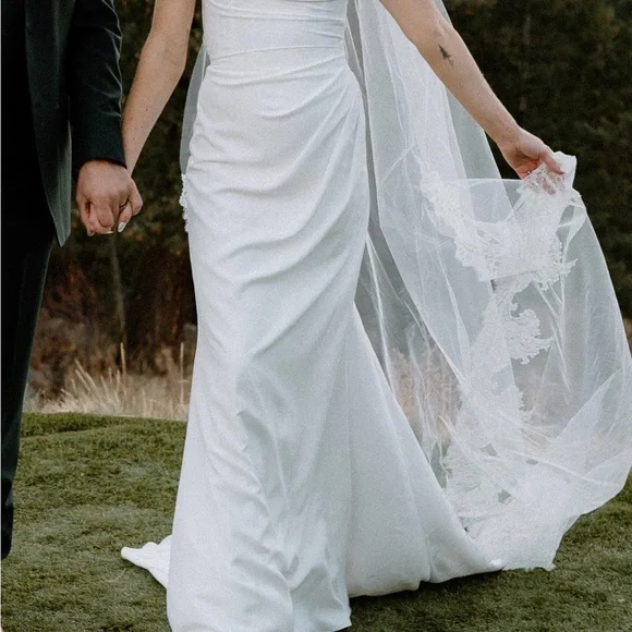 Renhue Lina Wedding Dress, size 4 - www.rajagirimanappuram.com
